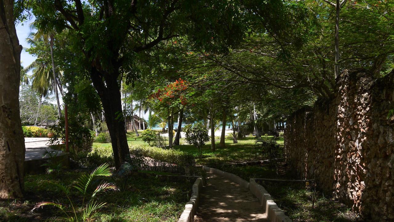 Soul Breeze Backpackers Diani Hostel Diani Beach Exterior photo