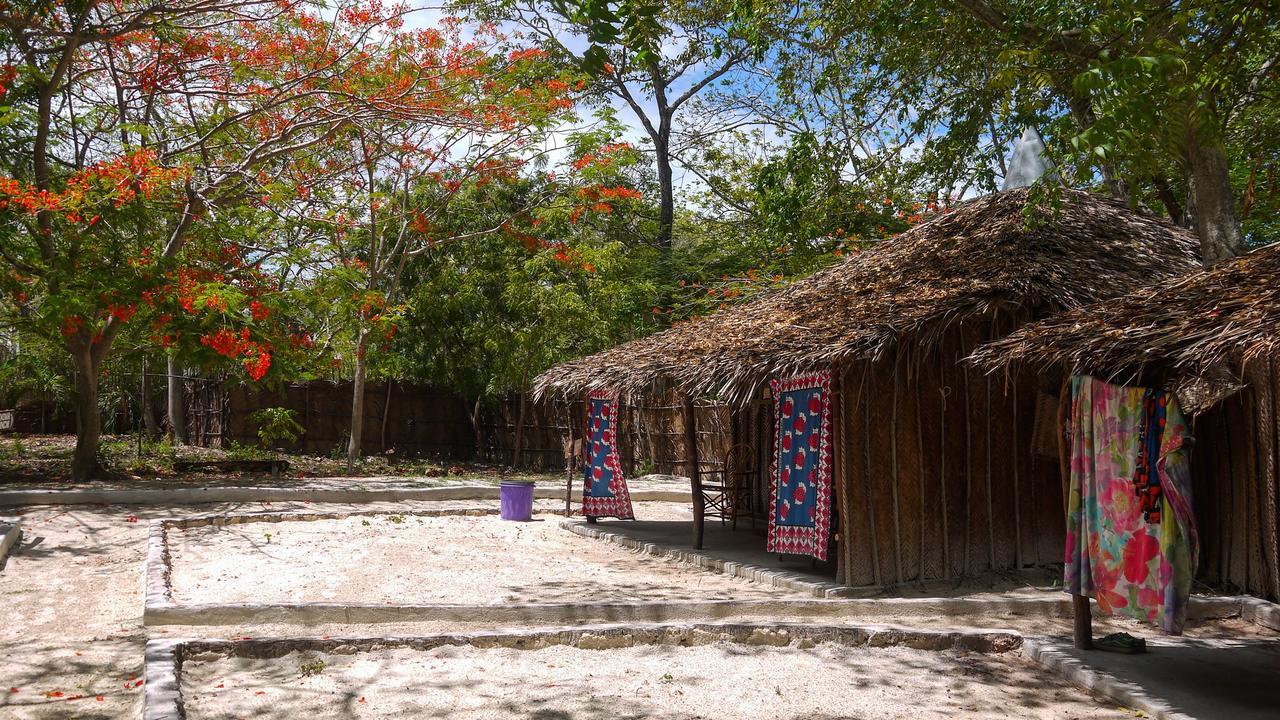 Soul Breeze Backpackers Diani Hostel Diani Beach Exterior photo