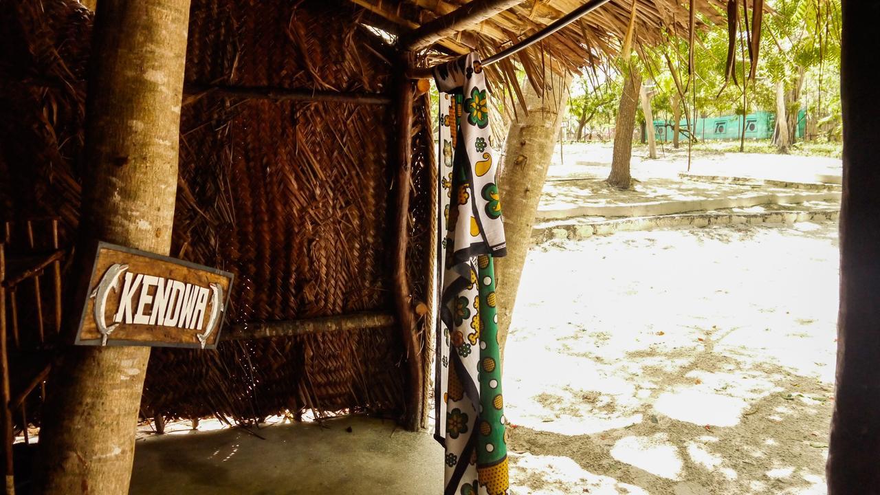 Soul Breeze Backpackers Diani Hostel Diani Beach Exterior photo