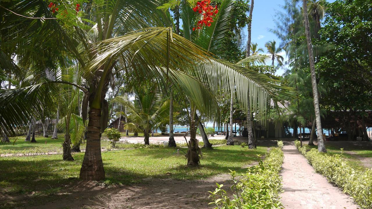 Soul Breeze Backpackers Diani Hostel Diani Beach Exterior photo