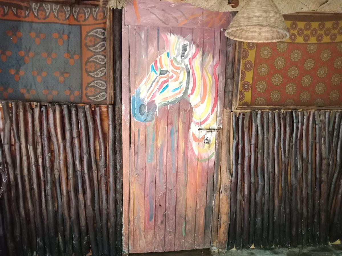 Soul Breeze Backpackers Diani Hostel Diani Beach Exterior photo